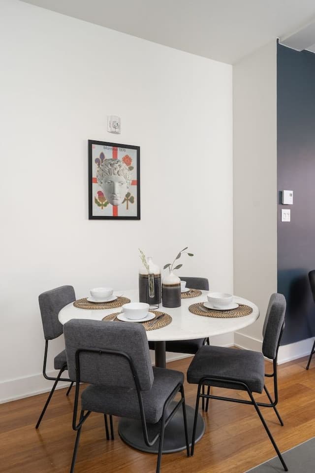 Deluxe 2 Bedroom Apartment