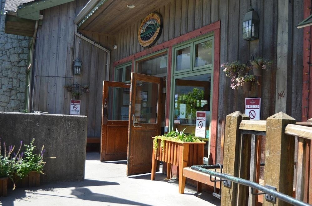 Howe Sound Inn & Brewing Company2