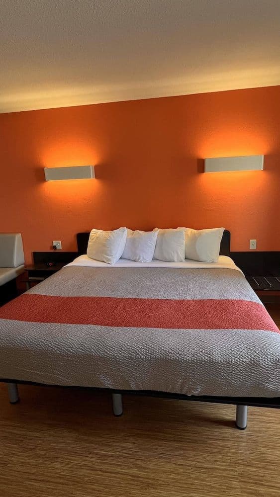 Standard Room, 1 King Bed, Non Smoking
