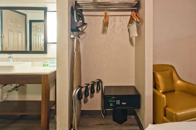 Room, 2 Queen Beds