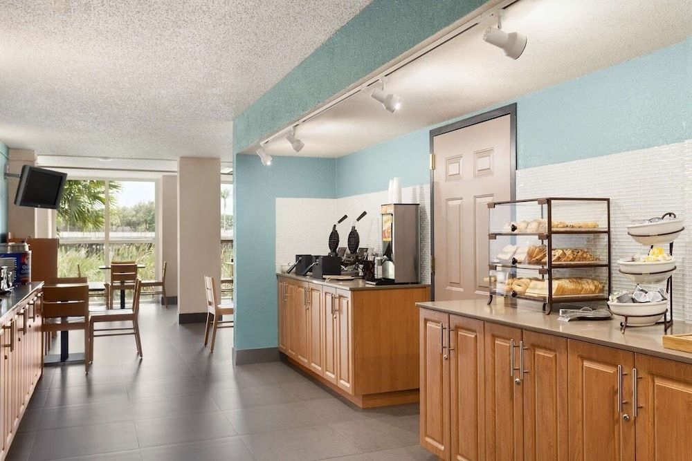 Country Inn & Suites By Carlson Miami Kendall1