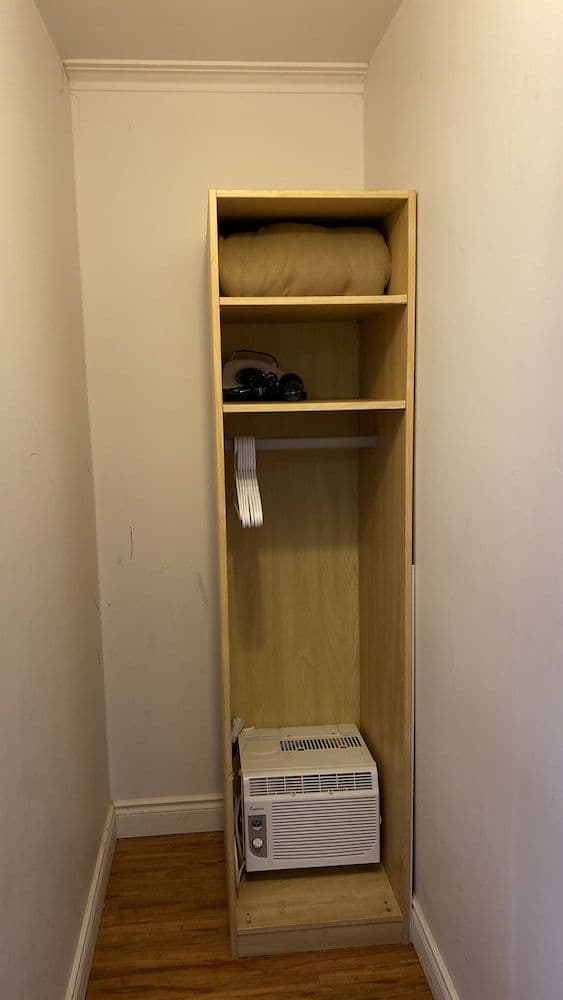 Economy Room, 1 Queen Bed, Ensuite (Shared Kitchen)