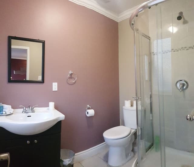 Economy Room, 1 Queen Bed, Ensuite (Shared Kitchen)