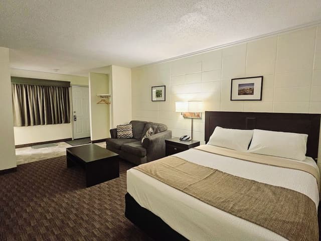 Standard Room, 1 Queen Bed