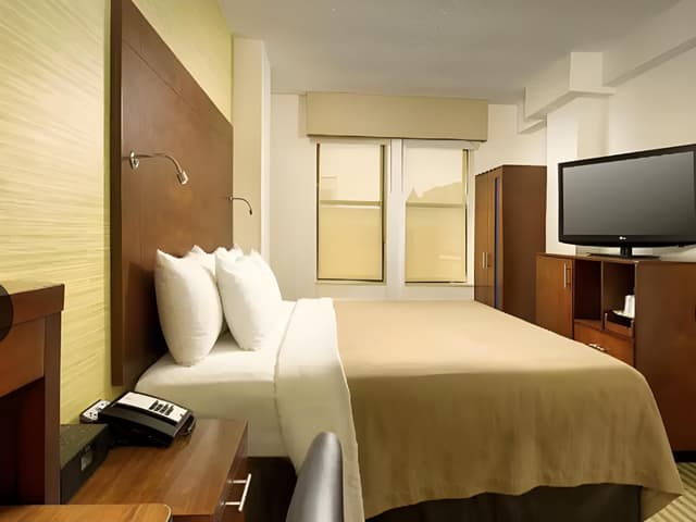1 King Bed, Nonsmoking