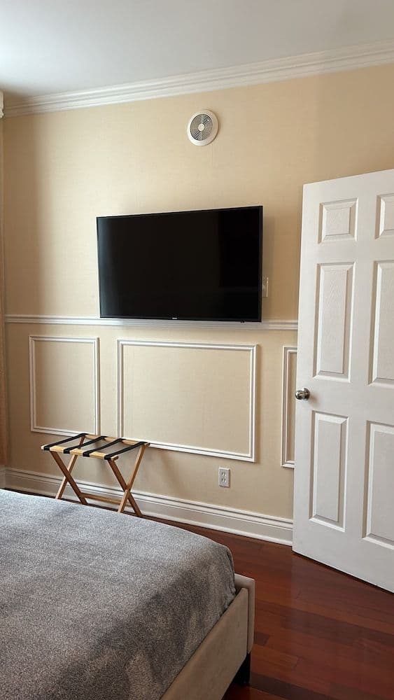 Deluxe Suite, 1 King Bed with Sofa bed