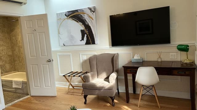 Deluxe Suite, 1 King Bed with Sofa bed