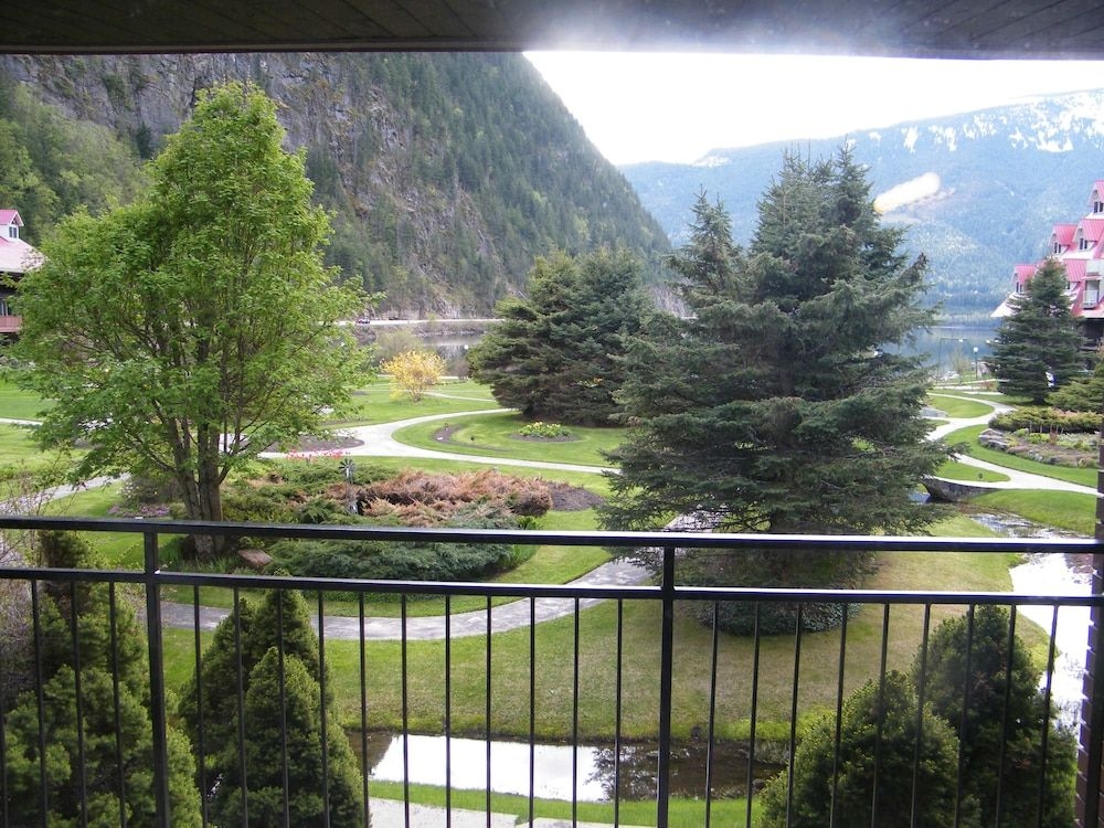 Three Valley Lake Chateau2