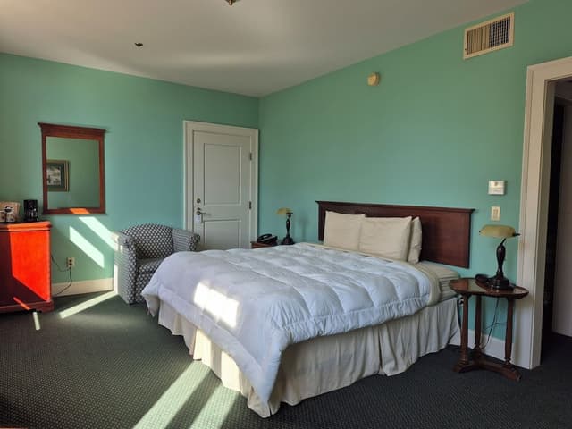 Standard Room, 1 King Bed