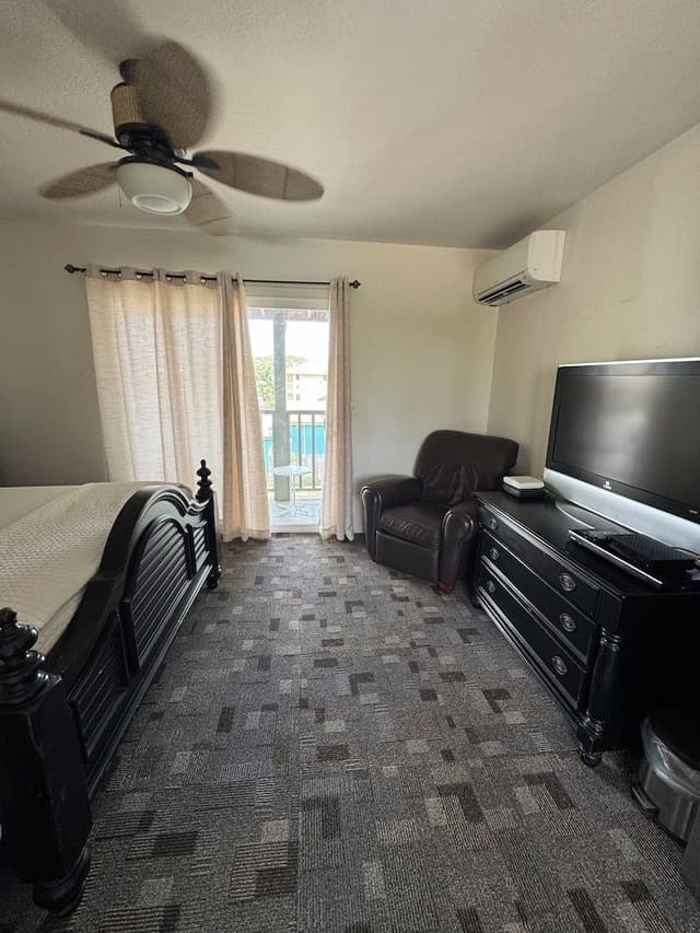 Economy Room, 1 Queen Bed, City View
