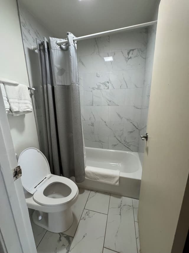 Economy Room, 1 Queen Bed, City View