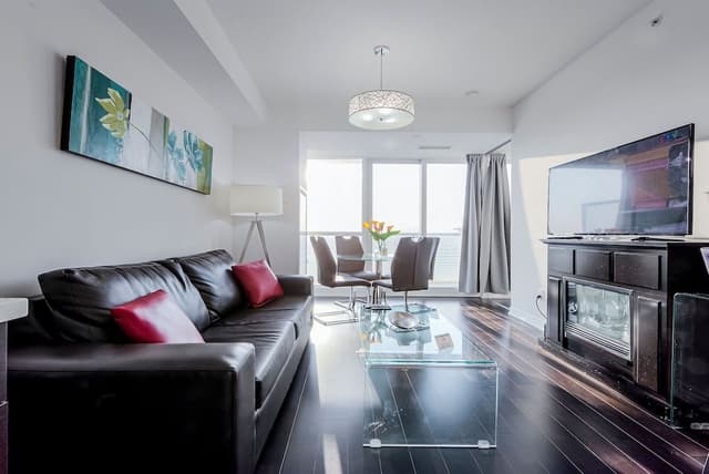 Executive 1 Bedroom Suite, Kitchen, City View