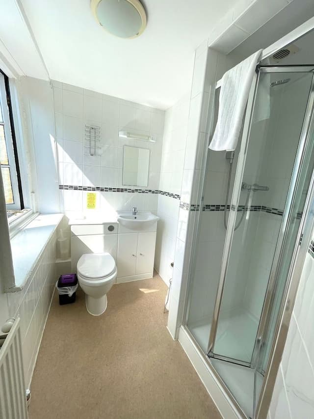 Double Room, Ensuite (Room 08)