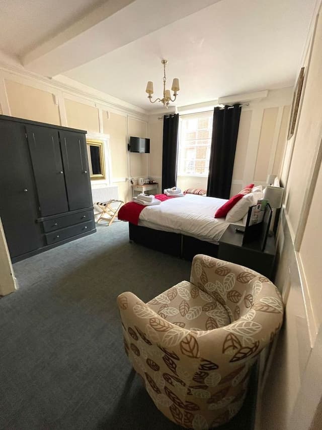 Double Room, Ensuite (Room 02)
