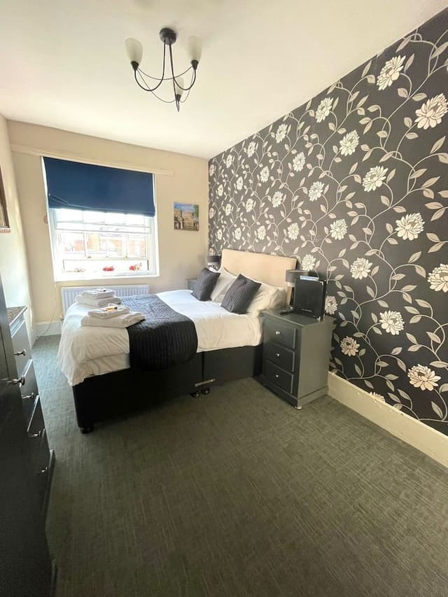 Double Room, Ensuite (Room 08)