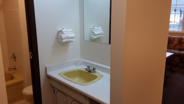 Standard Room, 1 Queen Bed