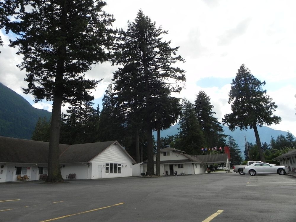 Skagit Motor Inn4