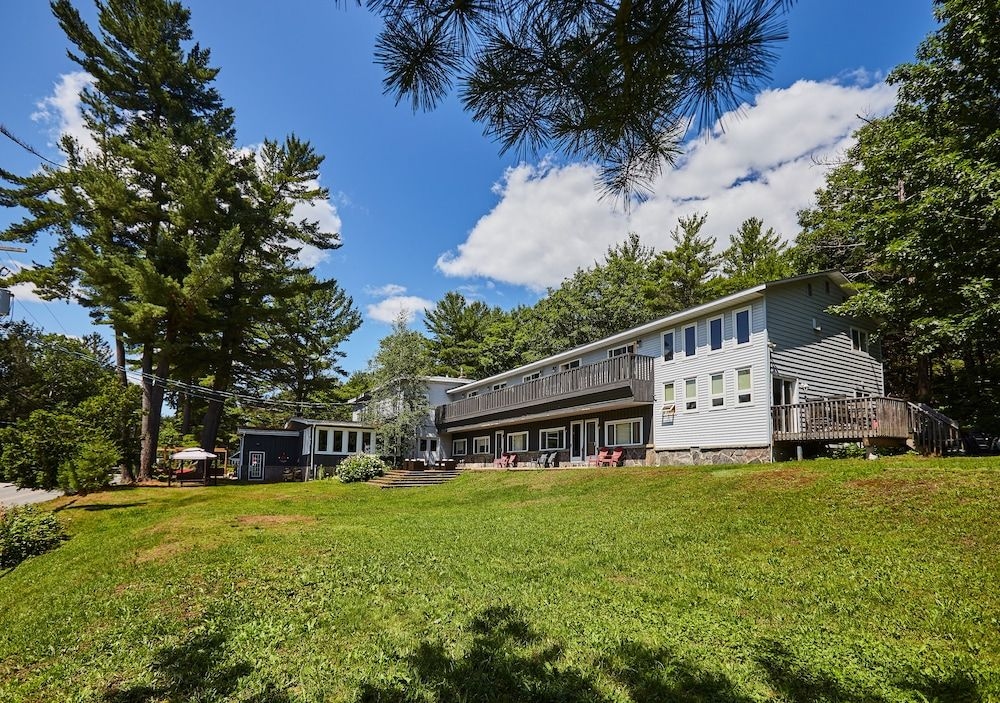 Pine Lodge Inn0