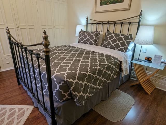 Classic Room, 1 Queen Bed, Ensuite