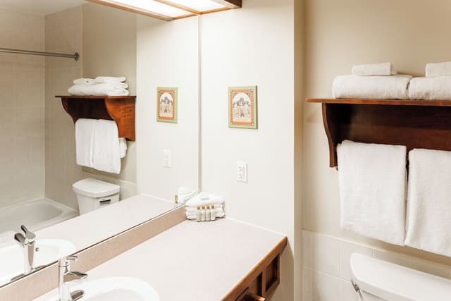 Junior Suite, 1 King Bed with Sofa bed