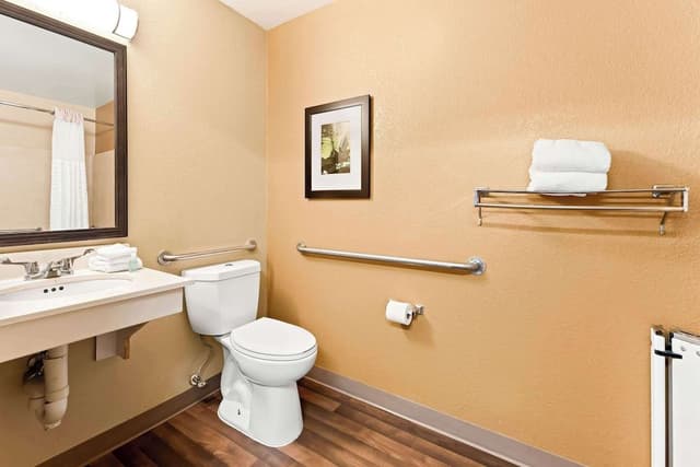 Room, 1 Queen Bed, Accessible, Non Smoking (Efficiency, Accessible Tub)