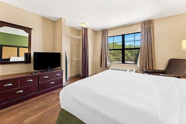 Room, 1 King Bed, Non Smoking (Efficiency)