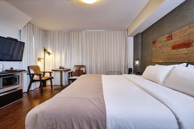 Deluxe Room, 1 King Bed