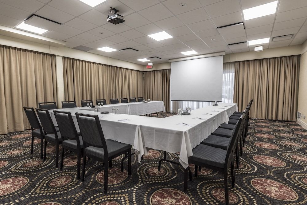 Hotel & Suites Le Dauphin3