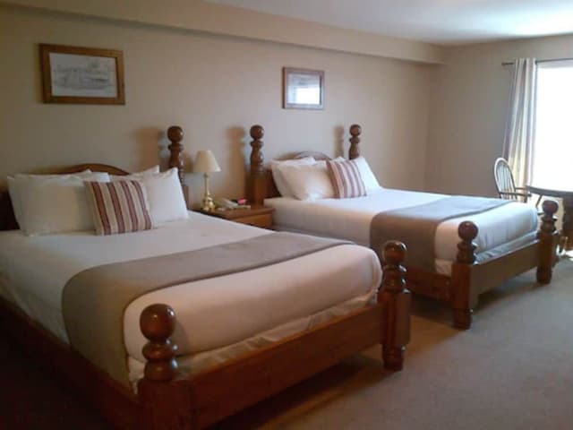 Standard Room, 2 Queen Beds, Lake View