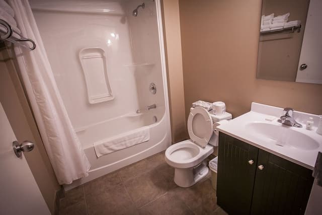 Standard Room, 2 Queen Beds, Lake View