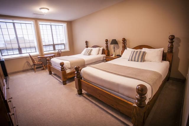 Standard Room, 2 Queen Beds, Lake View