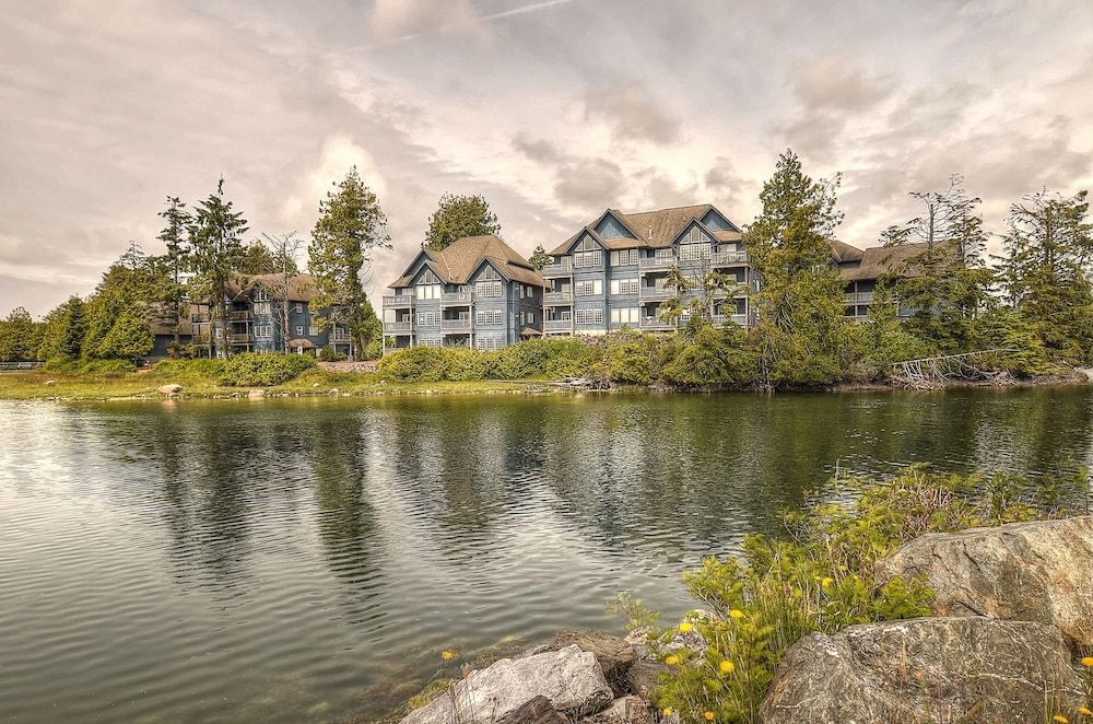 Waters Edge Resort at Pacific Rim2
