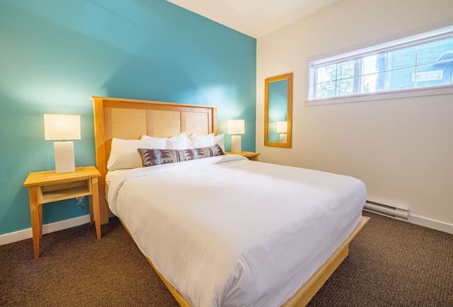 Signature Collection 2 Bedroom King Suite with Sofa Bed, Full Kitchen + Harbour View