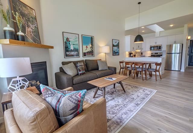 Signature Collection 2 Bedroom King Suite with Sofa Bed, Full Kitchen + Harbour View