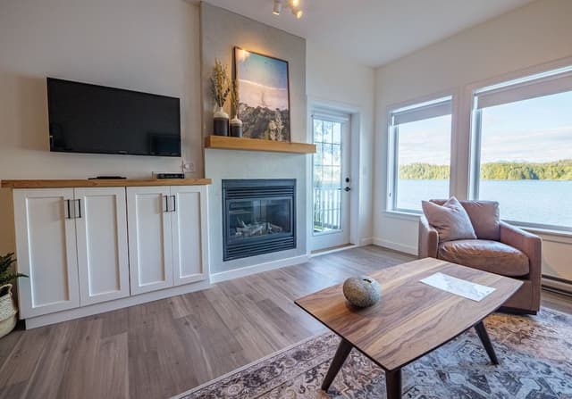 Signature Collection 2 Bedroom King Suite with Sofa Bed, Full Kitchen + Harbour View