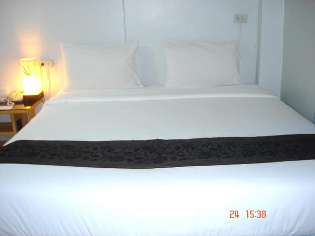 Deluxe - King Bed