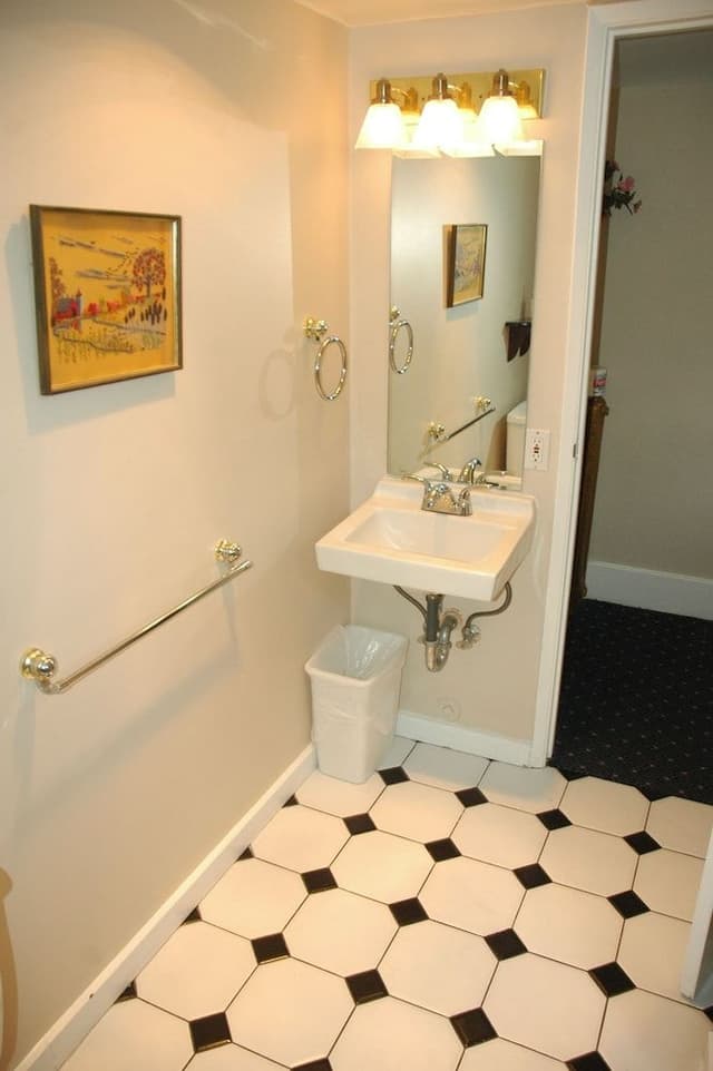 Suite, 2 Bedrooms, Shared Bathroom