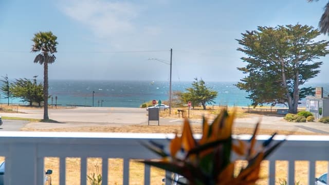 Room, 1 King Bed, Non Smoking, Ocean View