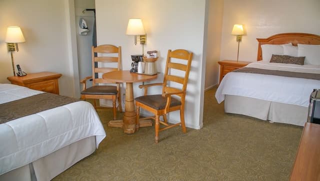 Room, 2 Queen Beds, Non Smoking, Courtyard View