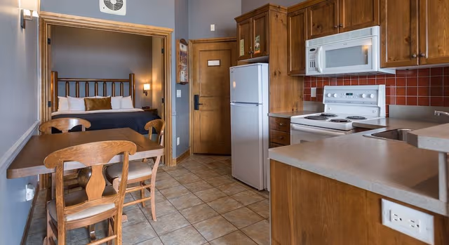 Suite, Partial Lake View (Pets Not Allowed)