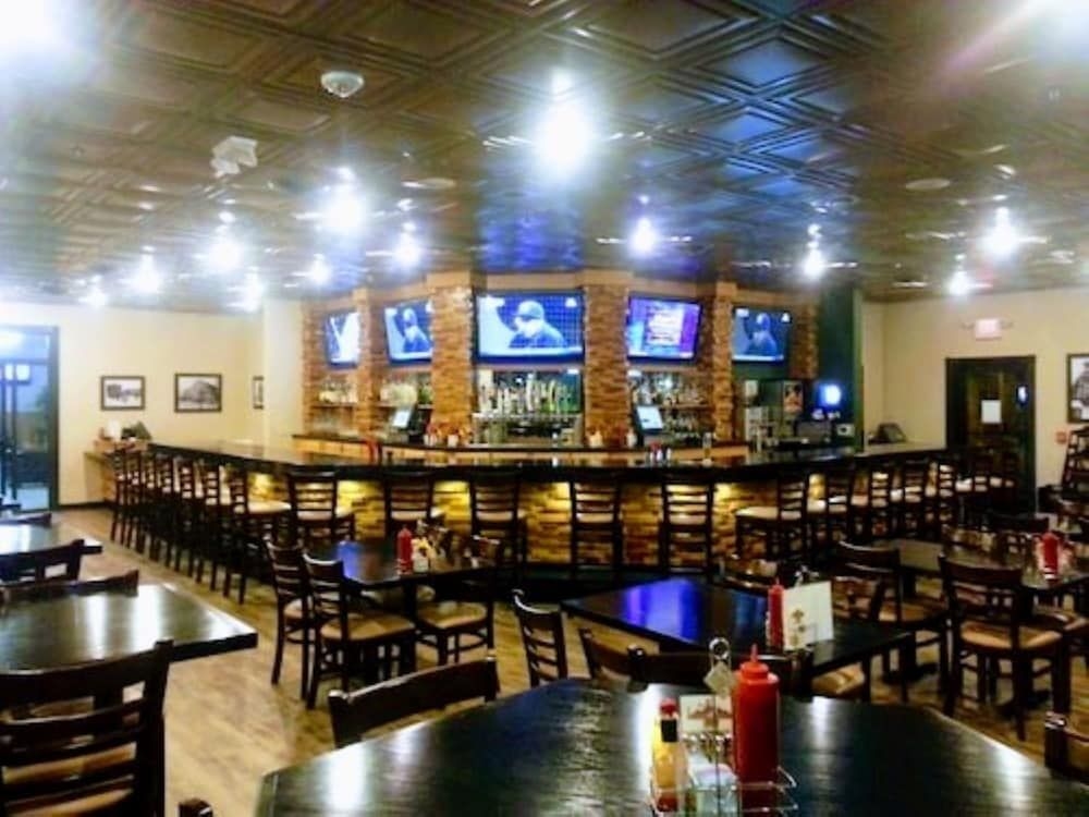 Woodfield Inn and Suites4