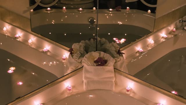 Suite, 2nd Floor, 1 King Bed with Jetted Tub