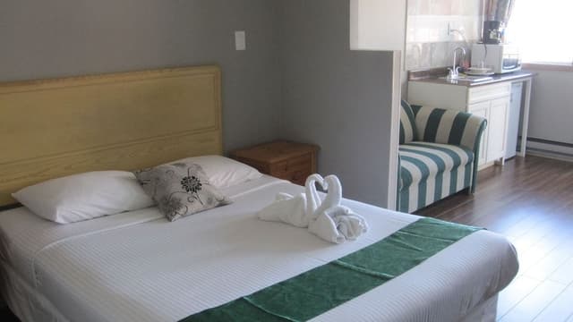 Standard Room, 1 Queen Bed