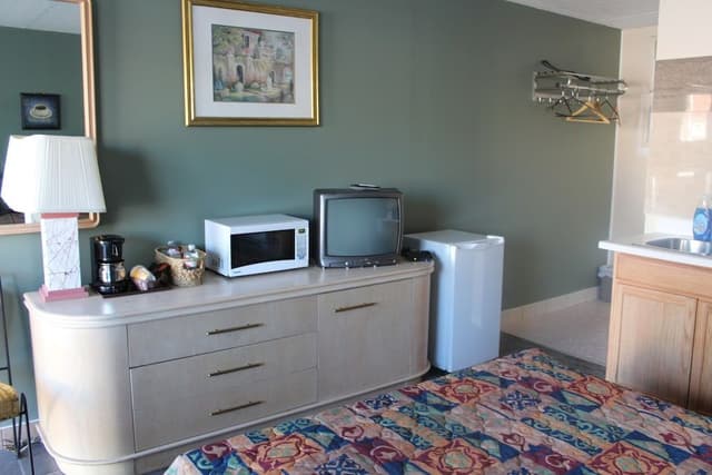 Standard Room, 1 Queen Bed