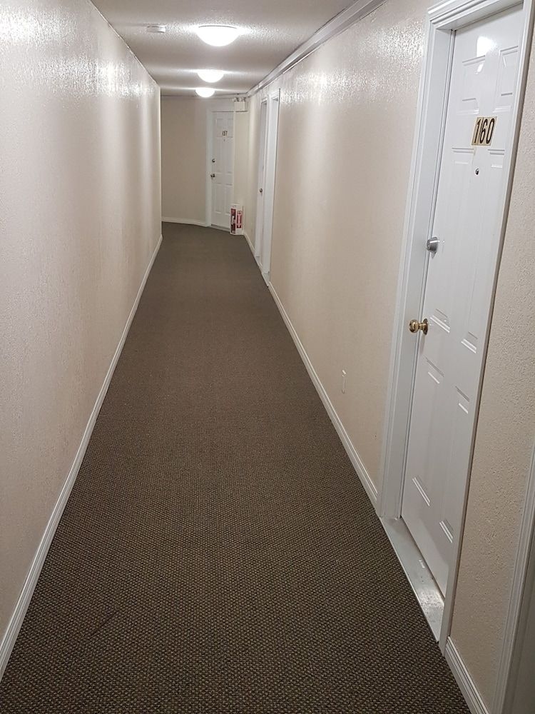 Parkway Motel & European Lodges3