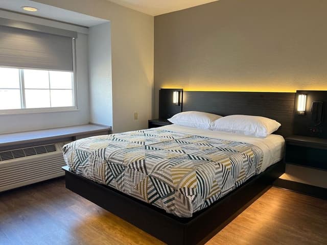 Standard Room, 1 Queen Bed, Accessible, Non Smoking
