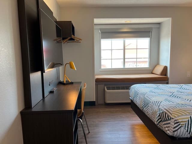 Standard Room, 1 Queen Bed, Accessible, Non Smoking