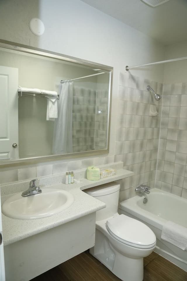 Deluxe Room, 1 King Bed
