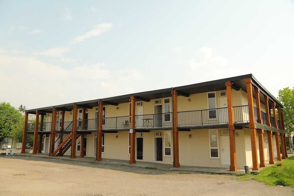 Queensway Court Motel4