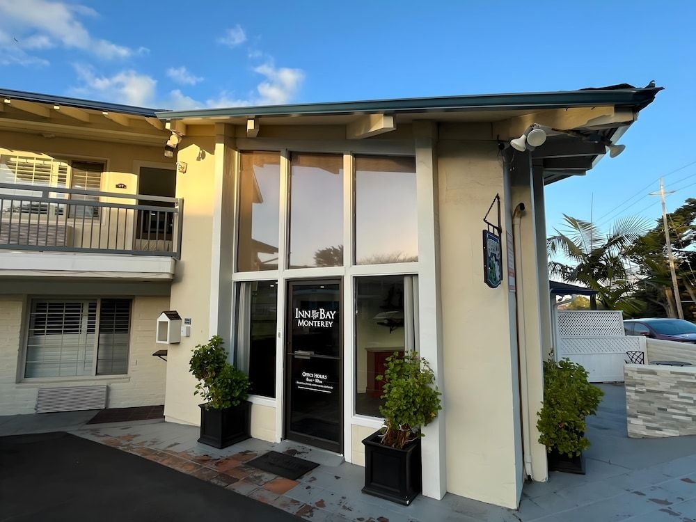 Inn By the Bay Monterey3